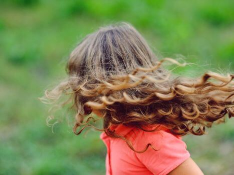 Comment prendre soin des cheveux de nos enfants ?