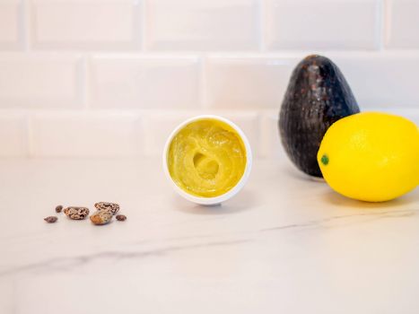 Baume réparateur pour les ongles abimés.