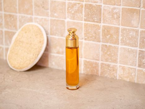 Huile nettoyante illuminatrice visage et corps