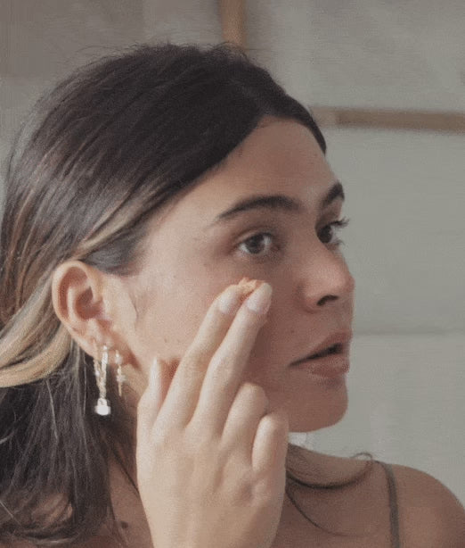 Load video: Powder face mask for a healthy glow