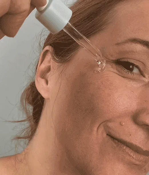 Charger la vidéo : Sérum à l'Acide Hyaluronique 3%