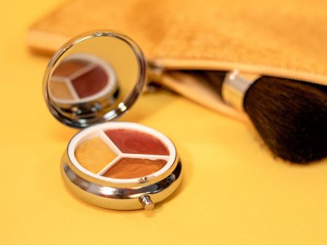 waam cosmetics  poudre de mica métallisé rouge – COLORS BEAUTY SHOP : La  beauté sous toutes ses couleurs
