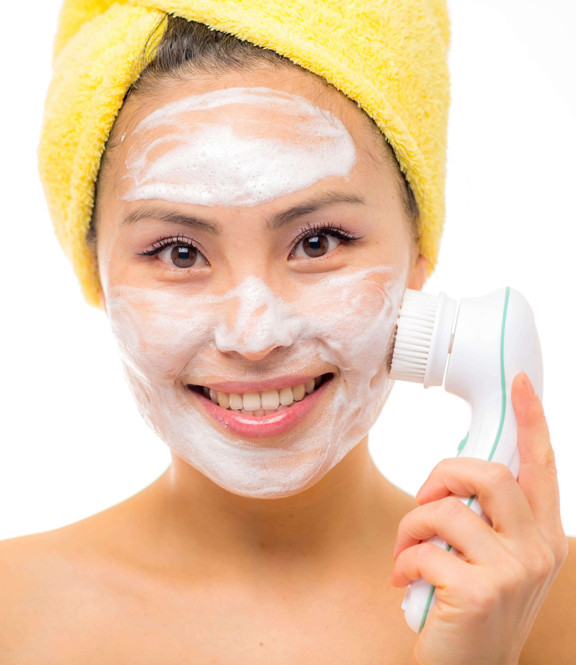 Natural skincare products to care for acne-prone skin on a daily basis.